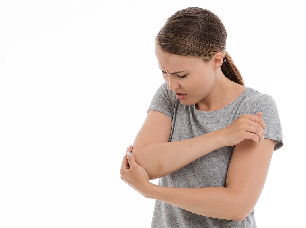 Elbow Pain, treated by our osteopaths, Cheltenham